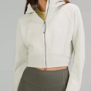 Lululemon scuba crop sweater 
Colourbone
Size6
Worn twice